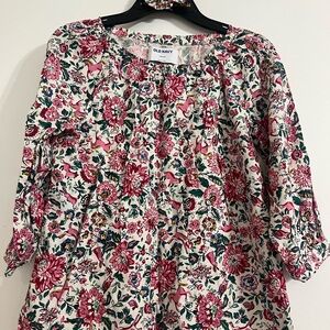Old Navy Girls floral top size Large (10-12) with hair scrunchy Multicolored